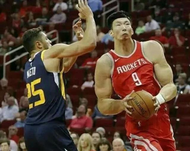 打脸！周琦穿耐克鞋现身沈阳备战全运会，他曾公开保证*制抵**耐克