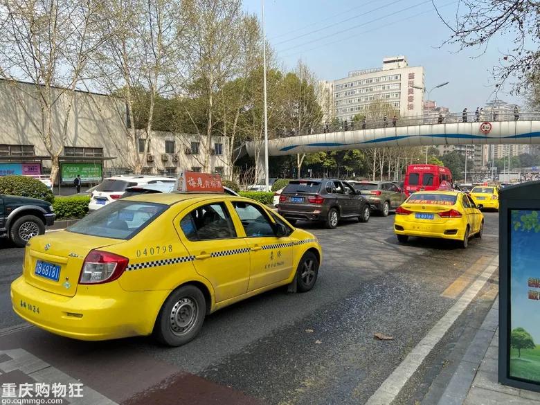 出租车司机的真实生活：月入7000，月休8天，但不是谁都能干