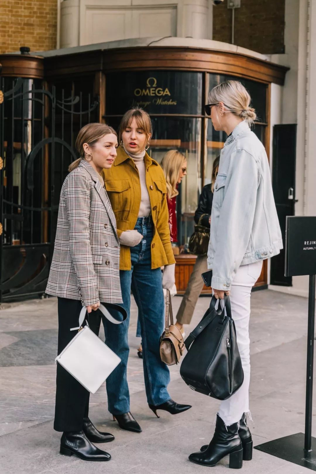 搭靴子穿的裙子秋冬款,裙子靴子秋冬搭配图