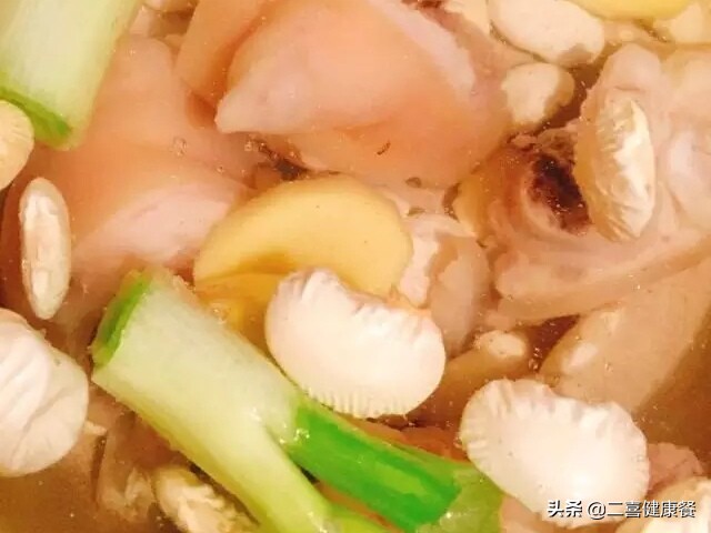 月子餐猪蹄汤放盐吗,通乳猪蹄汤的做法窍门