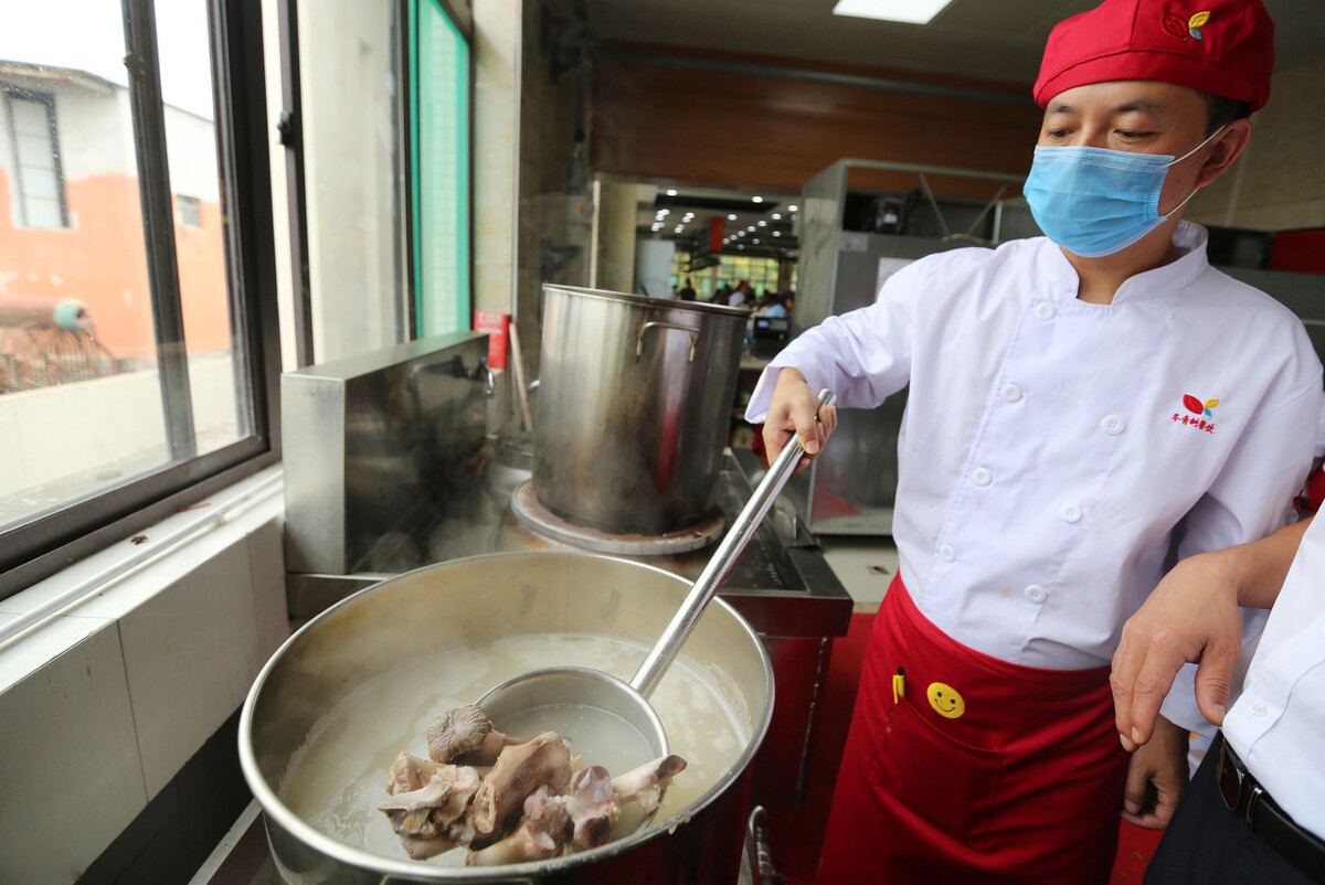 高汤不是“万能汤”，怎么熬才能又白又鲜，做法、用途讲究很多