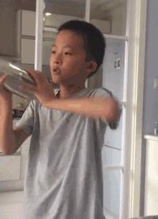 江阴这个10岁男孩太能了！绘画烹饪调酒样样行，父母透露培养秘诀