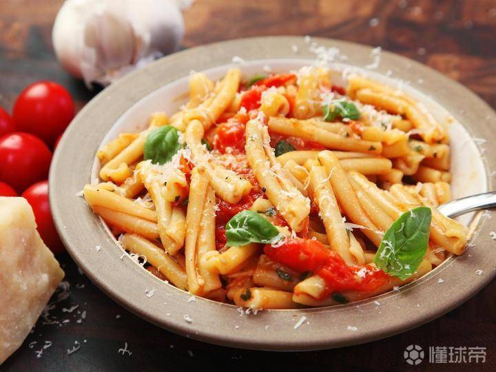 c罗前往汉堡,c罗吃快餐