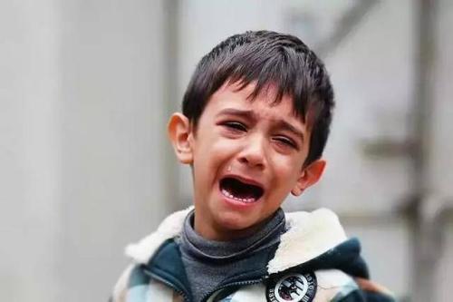 孩子总爱哭父母怎么办,孩子总爱哭老师如何应对