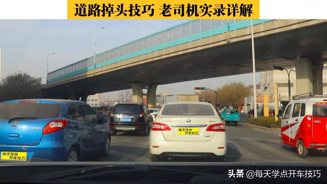 掉头专用车道掉头技巧避免刮蹭,道路左右转弯如何防止车头剐蹭