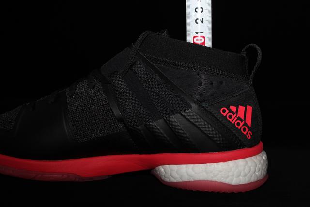 穿上就不想再脱的Q弹，阿迪达斯羽毛球鞋评测