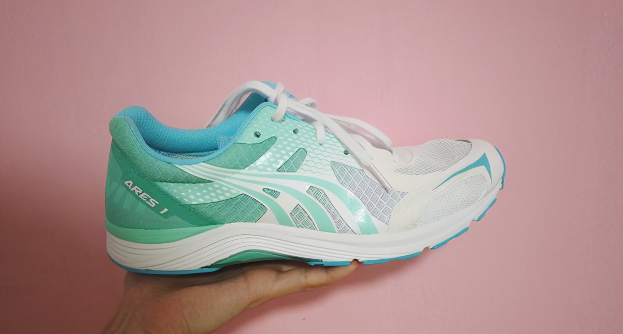 国产马拉松跑鞋排名前十名跑鞋,国产跑鞋和国外跑鞋