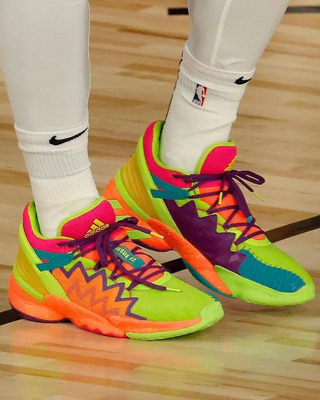 nba球员上脚球鞋库里,nba球星上脚球鞋乔丹