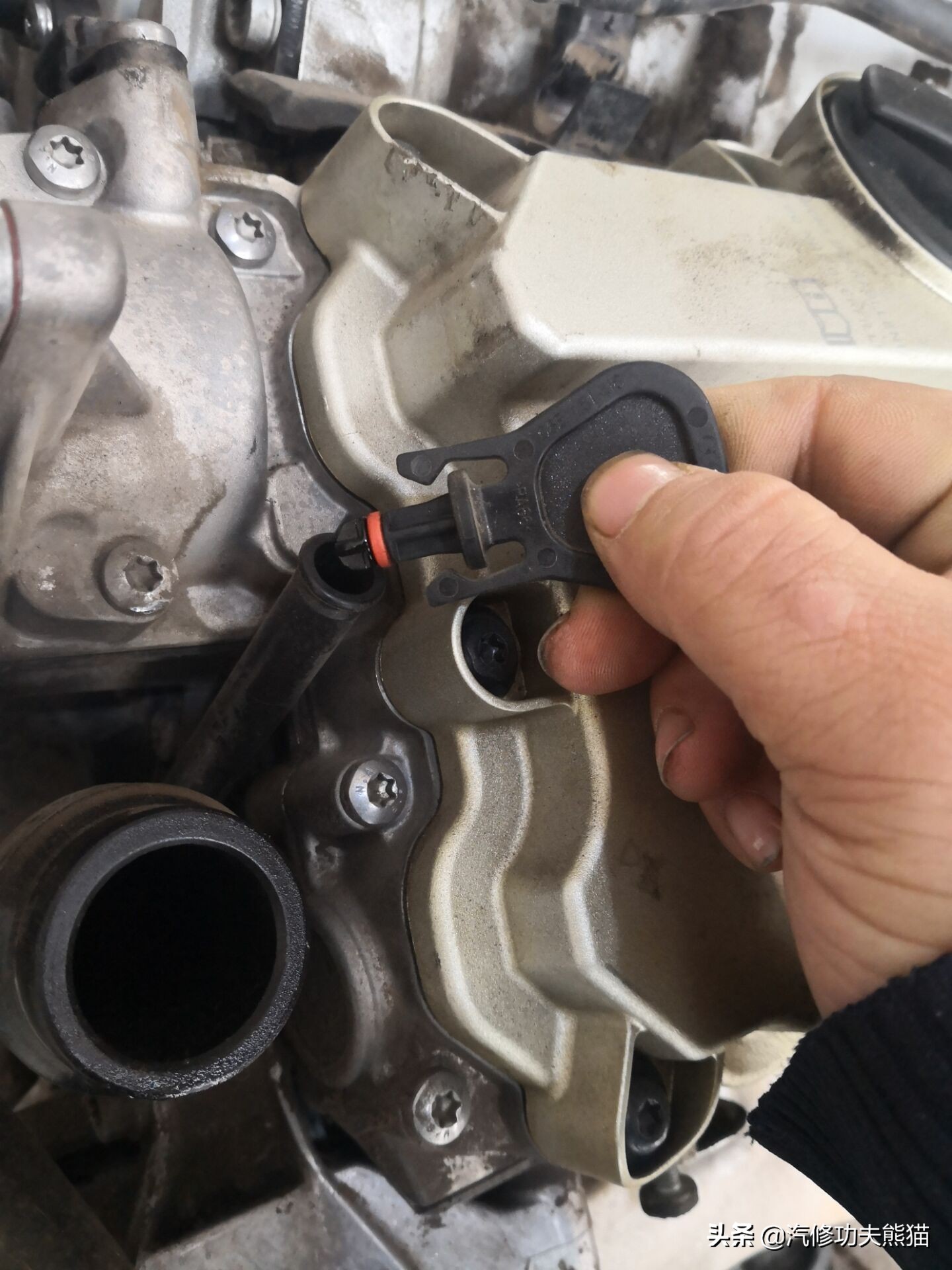 2020款保时捷卡宴s烧机油吗,保时捷卡宴免拆治理烧机油靠谱吗