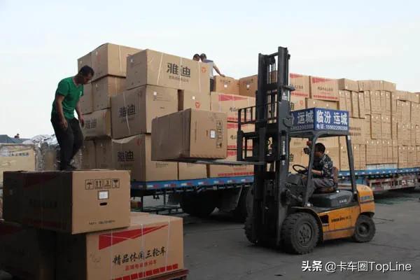 大运会记者采访视频小朋友,大运重卡客户心声