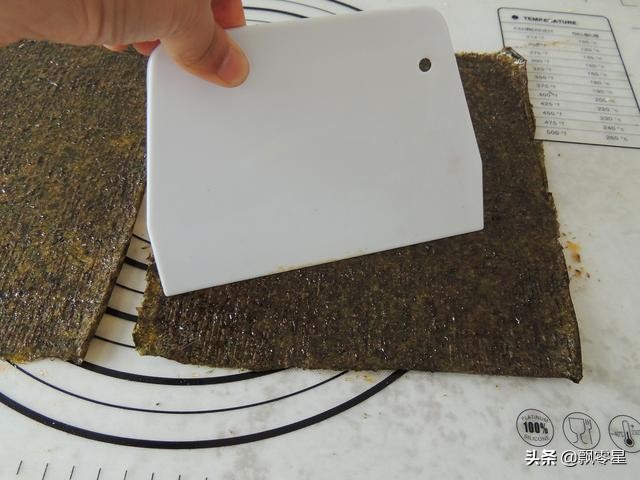 教你做网红零食海苔夹心脆，酥脆好吃不粘牙，酱汁的做法是关键