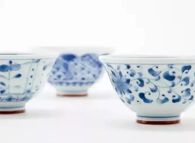 青花瓷的装饰是怎么弄,青花瓷式装饰风格