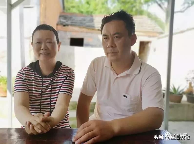 双目失明女孩捐眼角膜正能量,爱心女士捐款感动视频