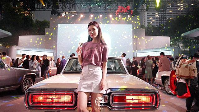 坐在车里看露天电影,坐在车里看电影也是一种享受