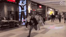 近期迷惑行为大赏：优衣库T恤抢破头、全网嘲蔡徐坤