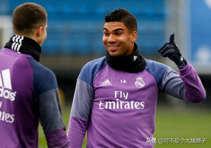 梅西超强足球技巧,梅西阿德里亚诺