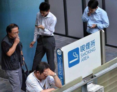 日本人是这么抽烟的，难怪他们活得更久，还是得学他们的抽烟方式