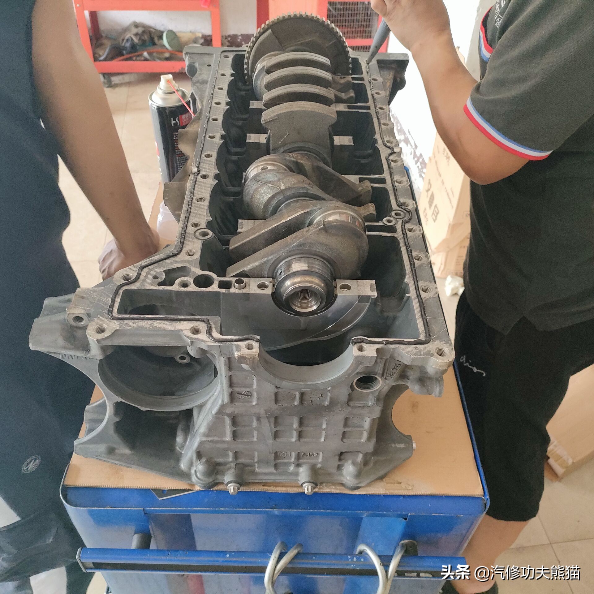 宝马e90325i2007款,宝马e90漏机油通病