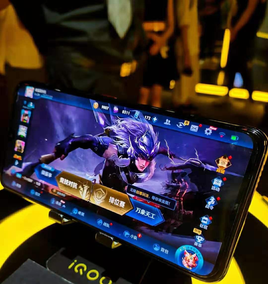 kpl比赛手机用iqoo8还是iqoo8pro,kpl现在用的是iqoo8还是pro