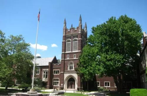 在美国每月赚3000美元,美国月收入5000美元是什么水平