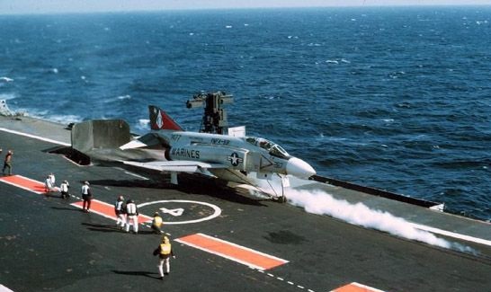 燃气弹射器与蒸汽弹射器,航母蒸汽弹射与电磁弹射比较