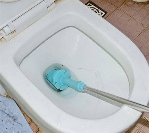 马桶堵塞怎么办教你一招,马桶堵塞最快不花钱的疏通方法