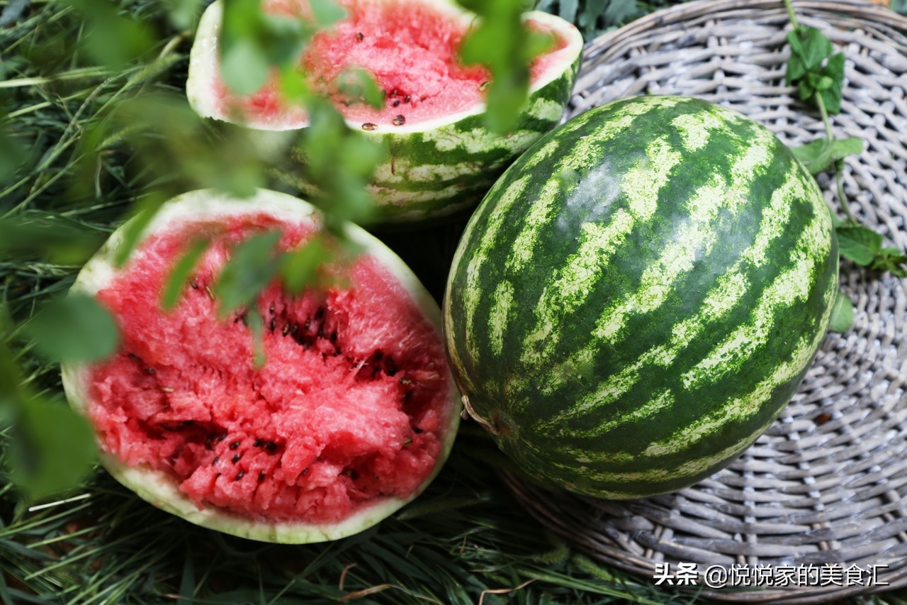 自然成熟的西瓜和催熟西瓜的区别,西瓜白籽和黑籽西瓜区别