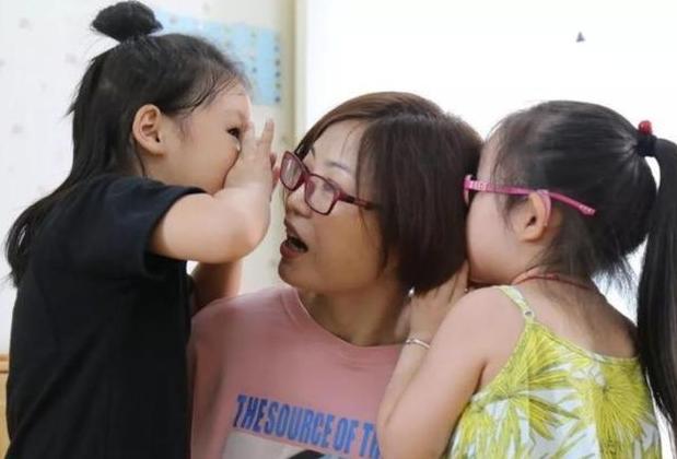 妹妹“泡奶浴”走红，由哥哥用整罐奶粉调制，网友：暴风即将到来