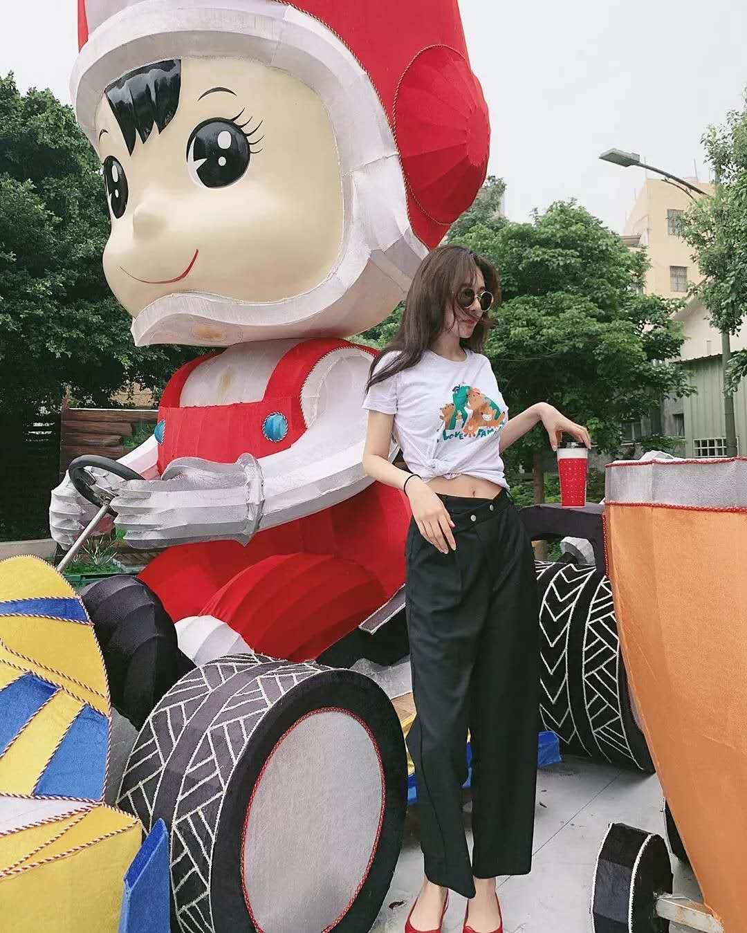 夏天穿t恤怎么塞裤子里好看,t恤衣角打结扣最新款