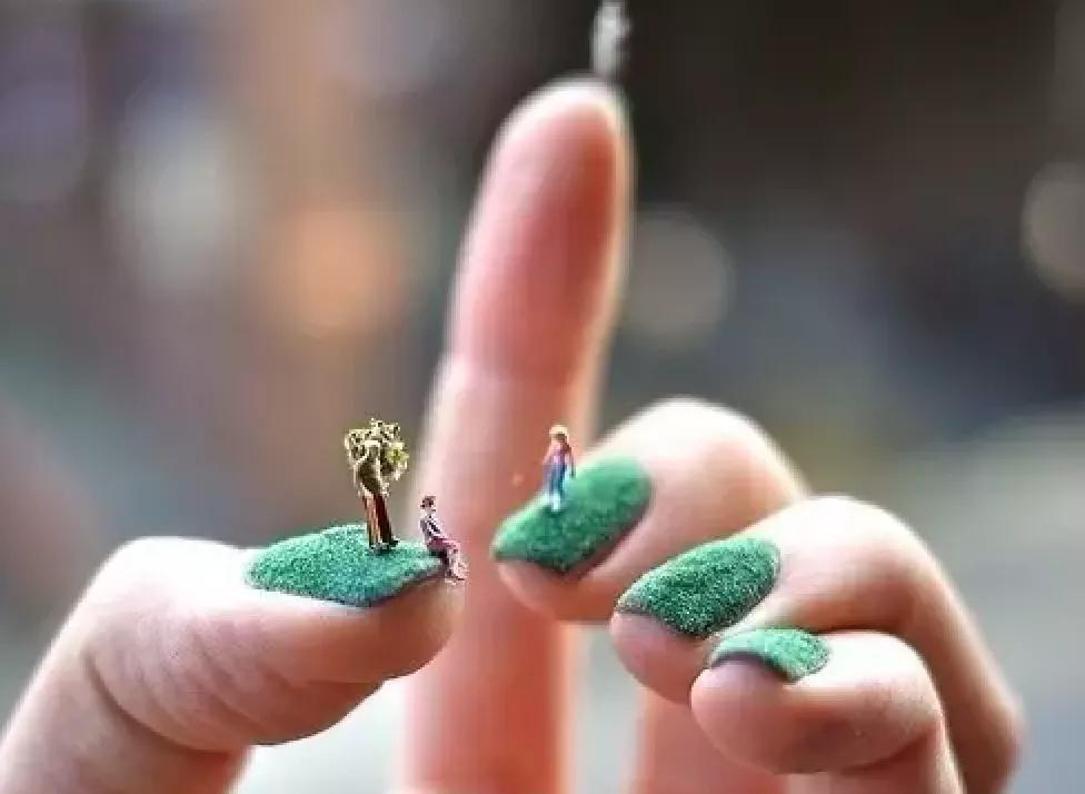 美甲师在吗？我被丑得睡不着觉