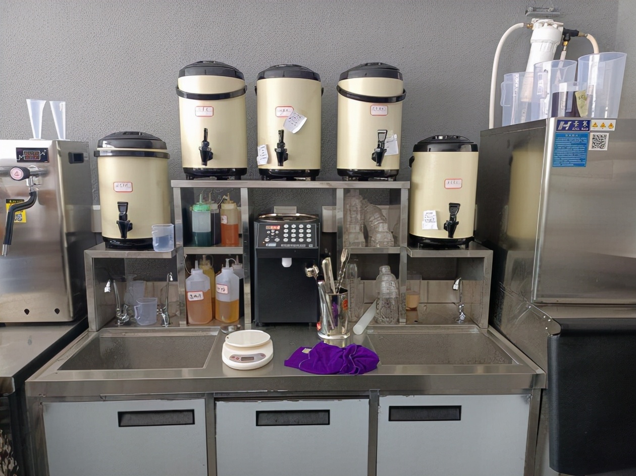 引领新概念茶饮，广州曙馨利兵之王奶茶独特军旅主题定位爆款上线