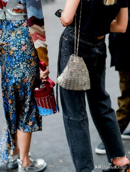 包包小众高级感百搭胸包,新款时尚百搭菠萝包