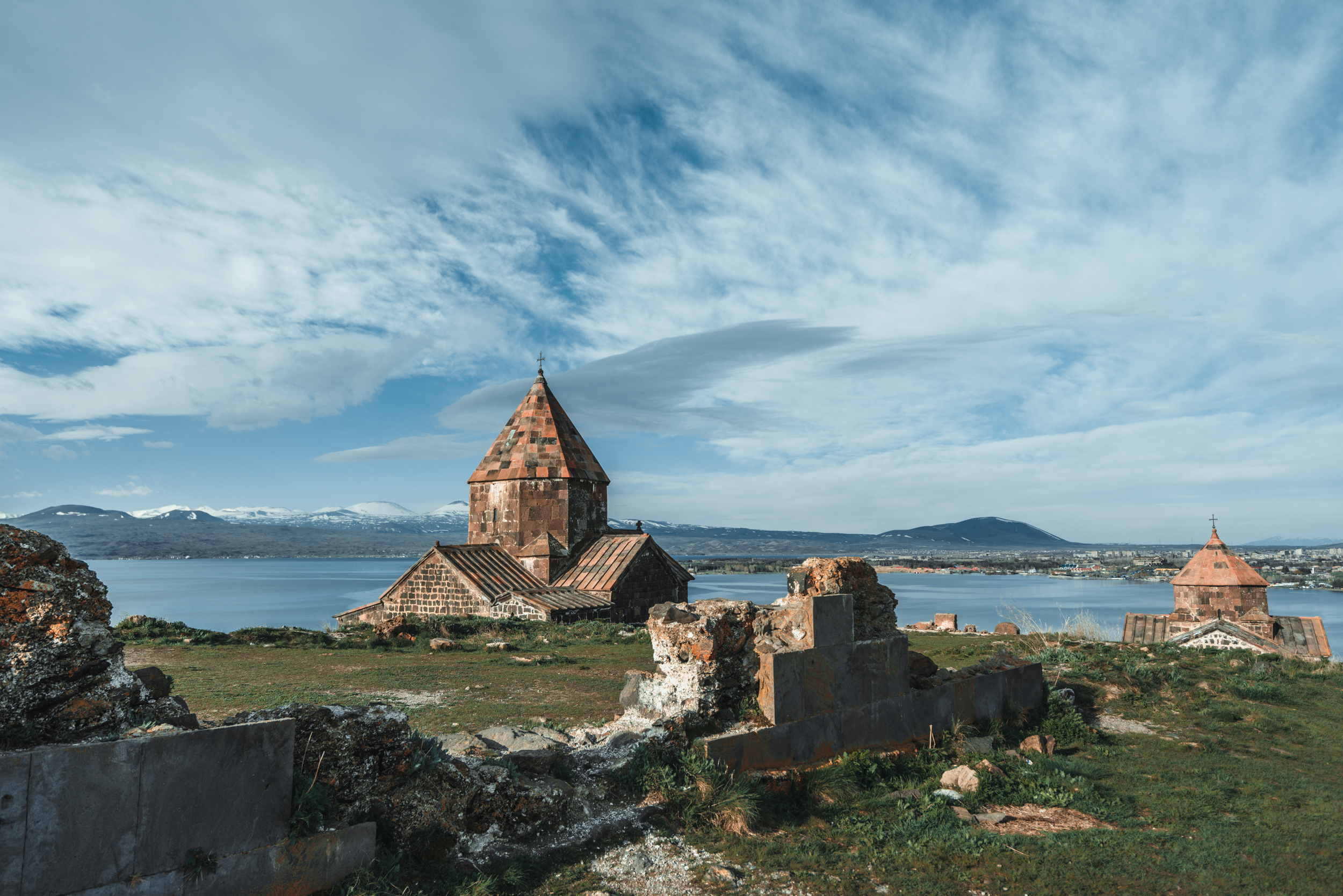 高加索的明镜，万里丝路穿过的闪亮珍珠，如今是拍照的圣地