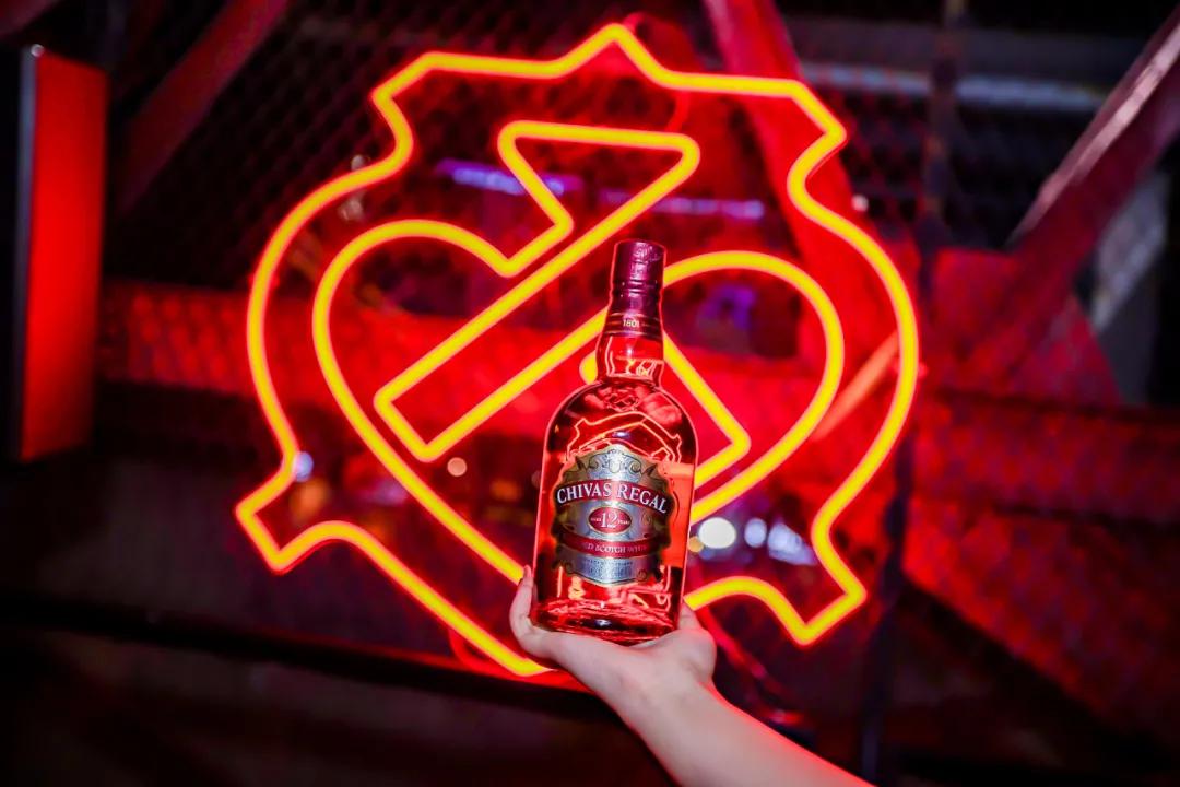 芝华士潮爆型动夜，点燃E2W东西空间