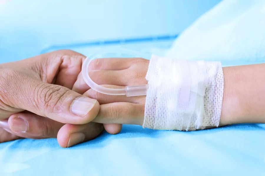 4岁女孩高烧后低烧,儿童输液后一直低烧