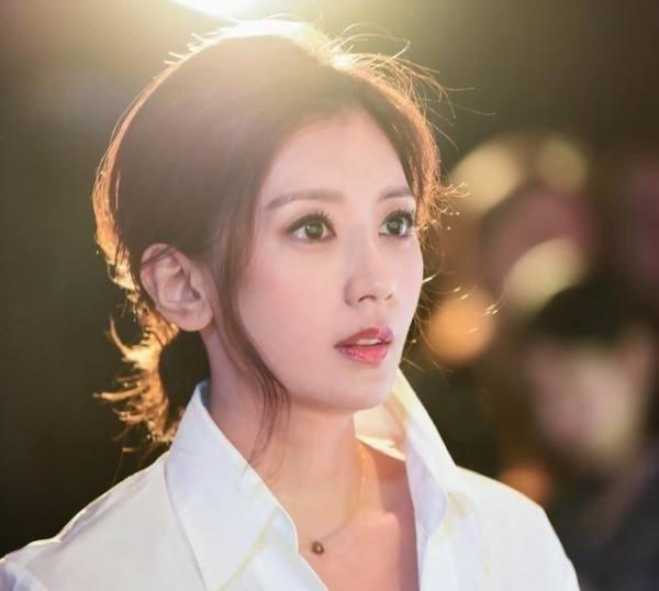 掉进眼睛里的沙子,沙子进眼睛正确处理方法