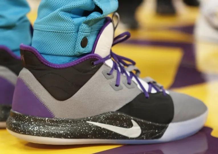 aj黄蜂队配色,nba球员上脚aj11红色