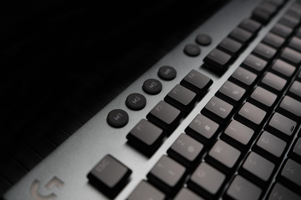 罗技矮轴键盘g813,罗技g813灯光旁边的那个键是什么