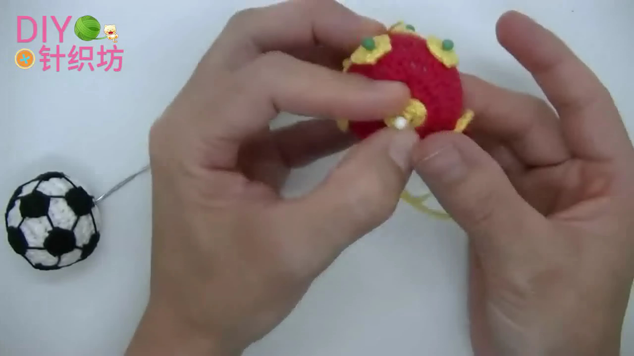 足球小玩偶挂件,足球钥匙扣编织
