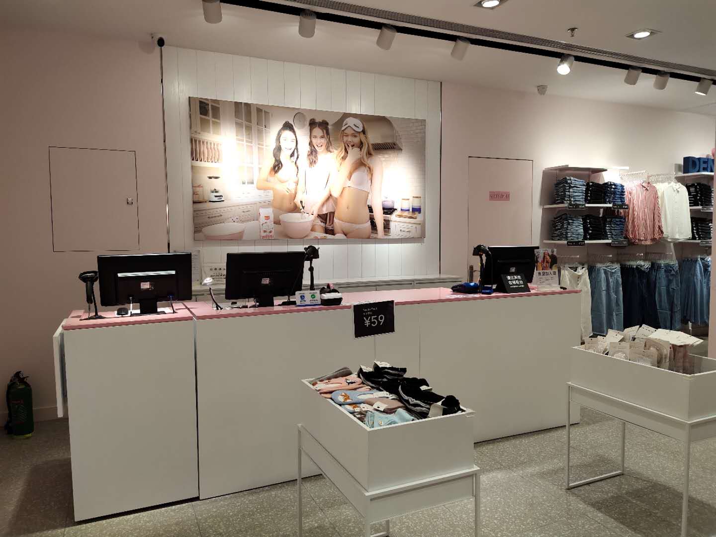 68内衣加盟店,68平米内衣店装修设计