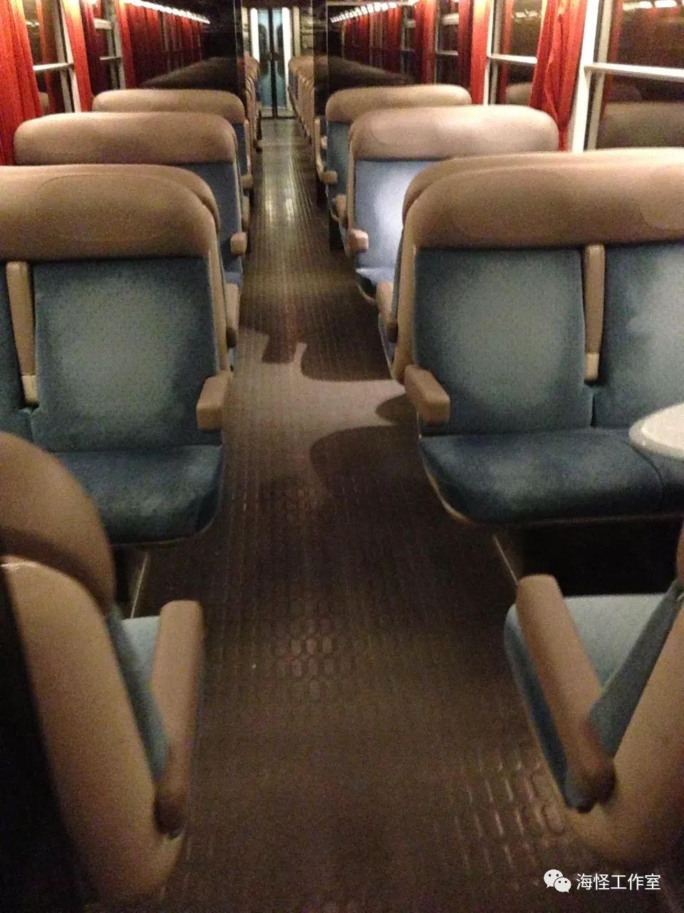 在法国留学的中国学生,在中国生活8年的法国小哥回国后