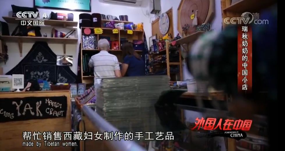 七十多岁的老奶奶为孙子赚钱救命,奶奶坚持40年帮困难老人