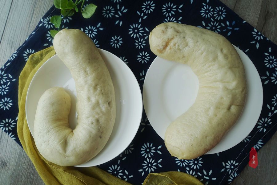 懒笼比包子、饺子都省事，盘在笼屉中，蒸熟后切开，家人分着吃