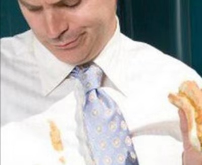 衣物上的顽固油渍怎么去除,衣物顽固油渍去除剂干洗店专用