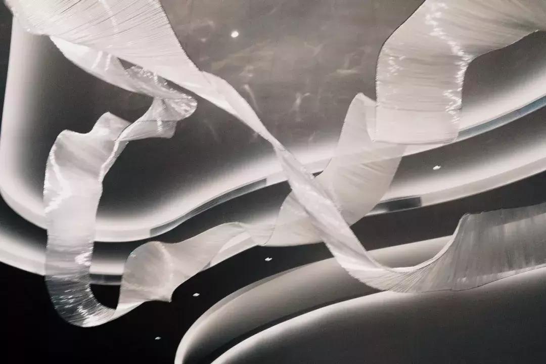 睡进这间藏身青山湖边的理想酒店，一起探寻临安城的悠居岁月~