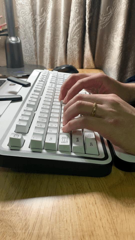 ikbc机械键盘红轴与akko红轴,ikbc樱桃轴机械键盘推荐