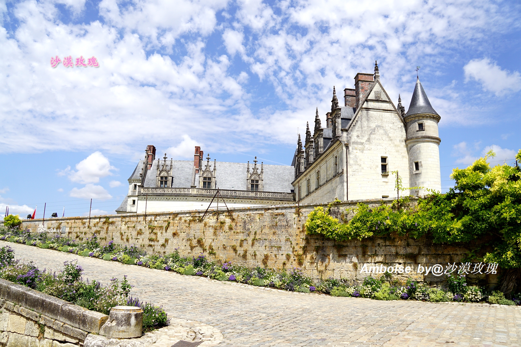 它是法国文艺复兴城堡的代表，一代巨匠达芬奇长眠于此