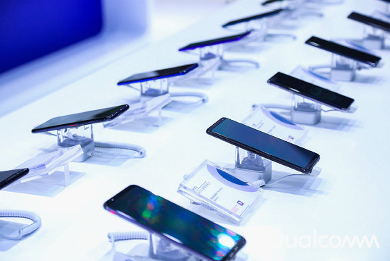 走进进博会|5G:1秒就能*载下**一部高清电影,卡一下都很难