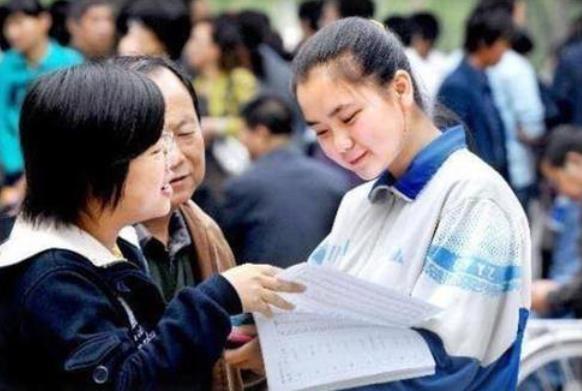 清华华智冰真实视频,清华机器人华智冰视频