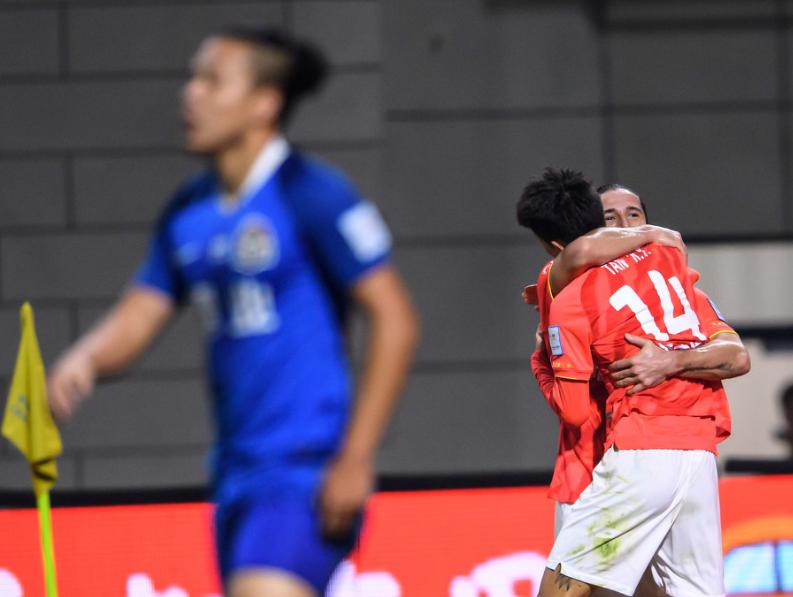 广州恒大八连冠球迷庆祝,广州恒大球迷庆祝新赛季